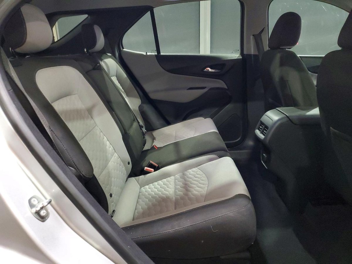 Chevrolet Equinox, LS