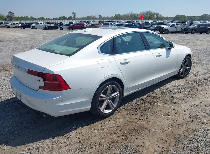 Volvo S90 T5 MOMENTUM