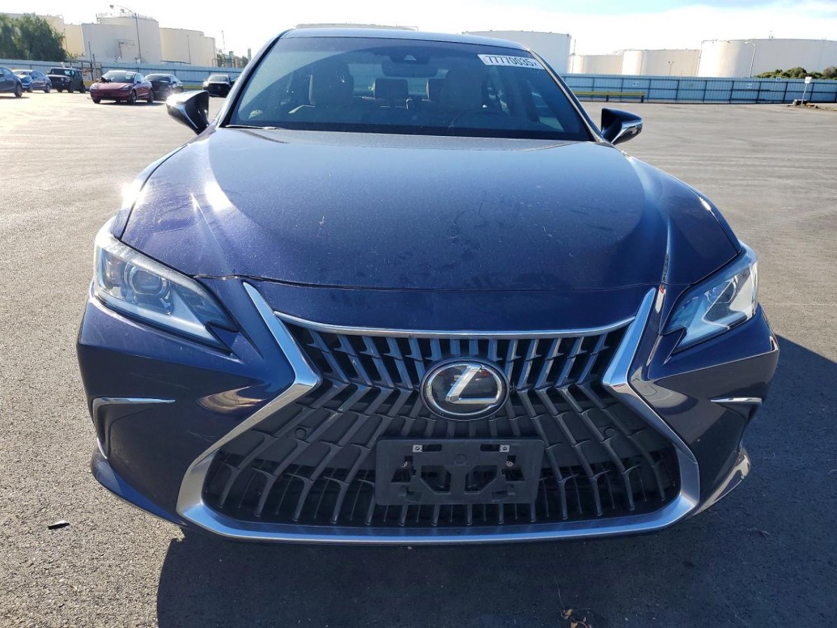 Lexus ES, 300H Base