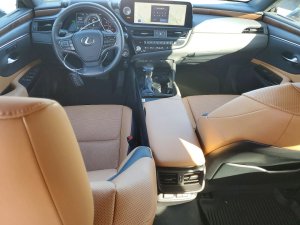 Lexus ES, 300H Base