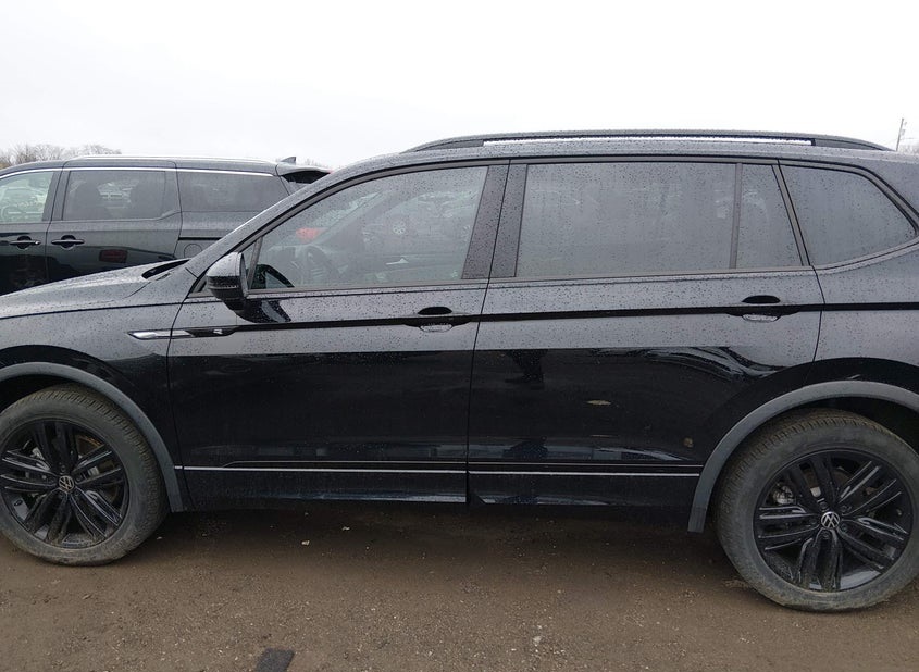 Volkswagen TIGUAN 2.0T SE R-LINE BLACK