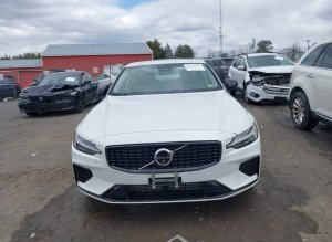 Volvo S60 Recharge Plug-In Hybrid, T8 Plus Dark Theme