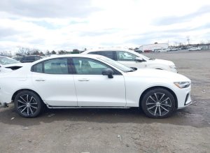 Volvo S60 Recharge Plug-In Hybrid, T8 Plus Dark Theme