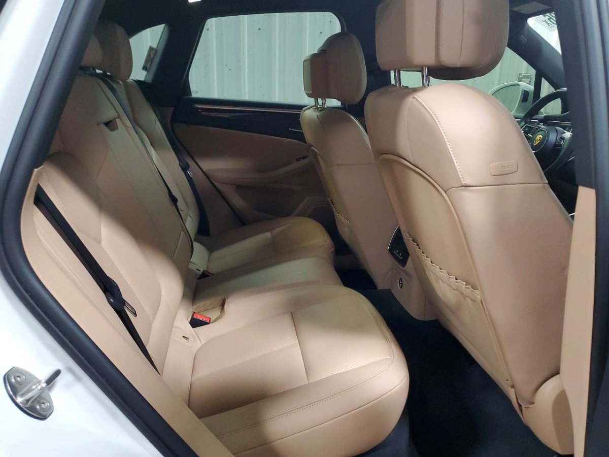 Porsche MACAN BASE