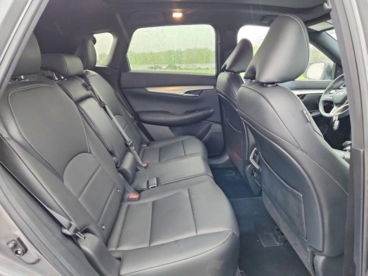 Infiniti QX50, Essential