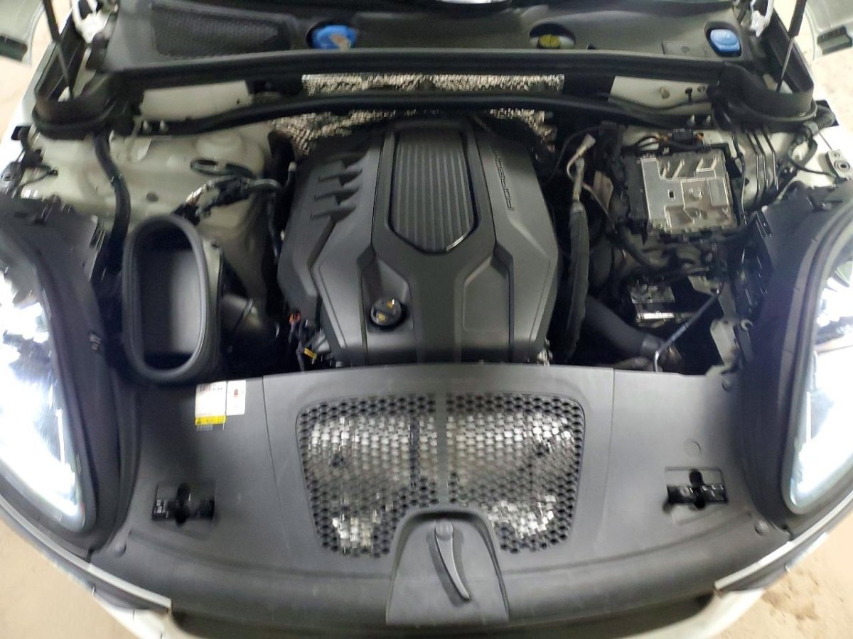 Porsche MACAN BASE