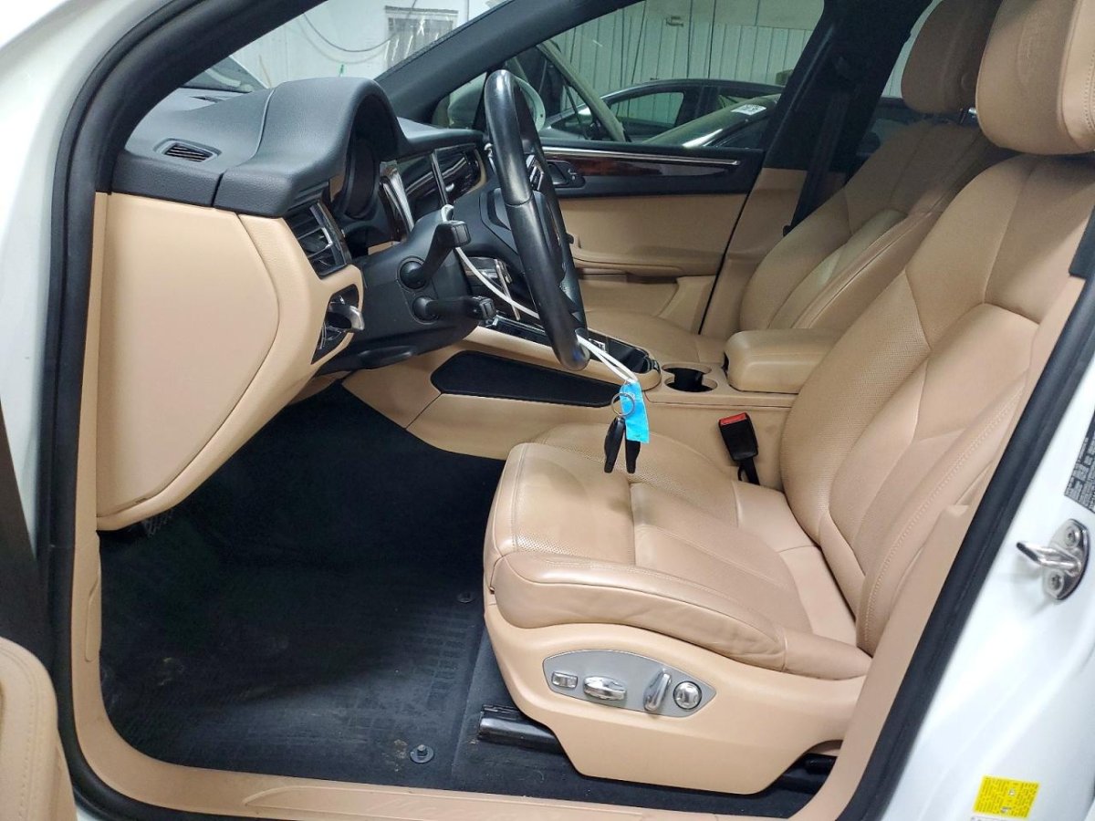 Porsche MACAN BASE