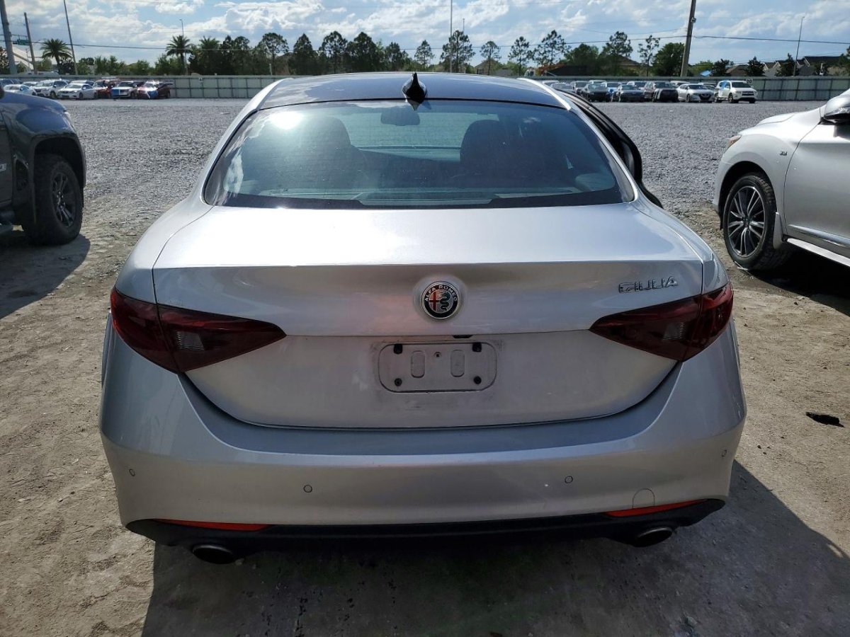 Alfa Romeo GIULIA SPORT