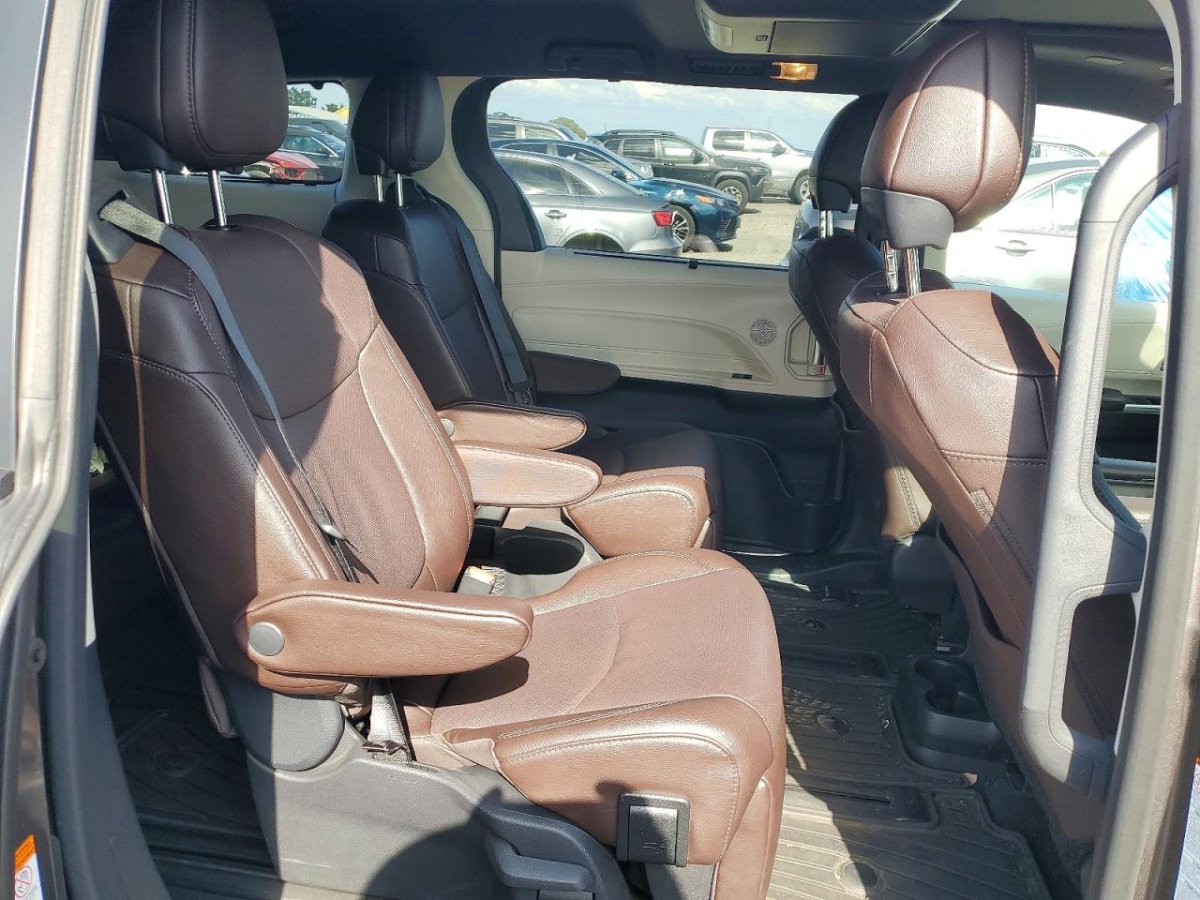 Toyota Platinum 7-Passenger