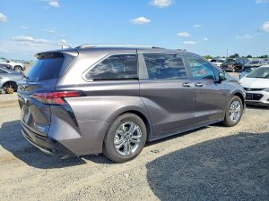Toyota Platinum 7-Passenger