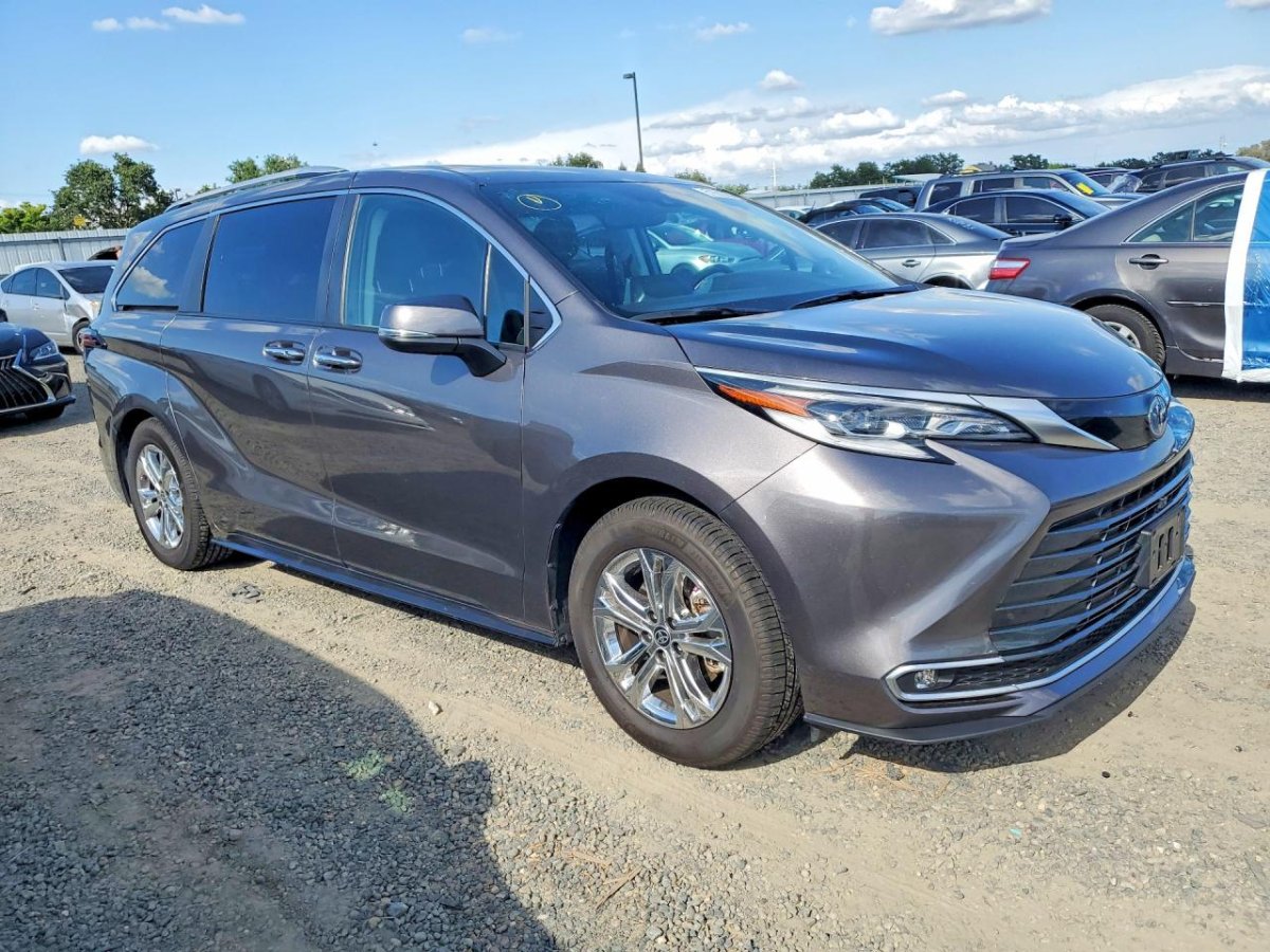 Toyota Platinum 7-Passenger
