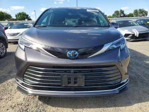 Toyota Platinum 7-Passenger