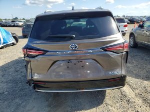 Toyota Platinum 7-Passenger
