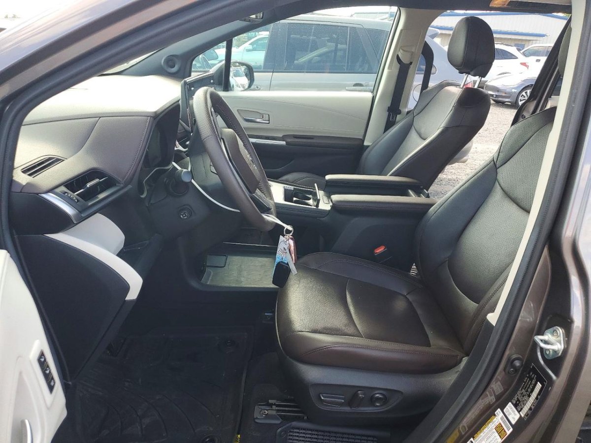 Toyota Platinum 7-Passenger