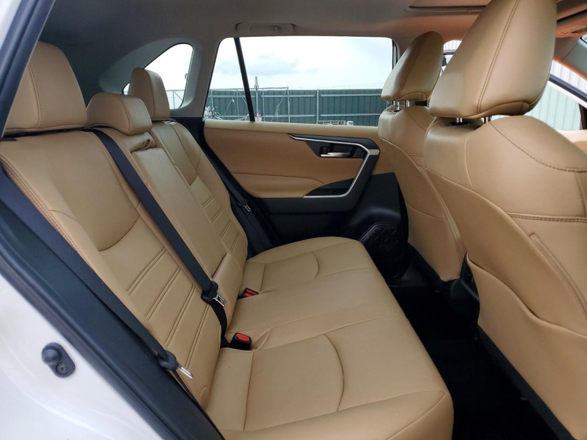 Toyota RAV4 XLE PREMIUM