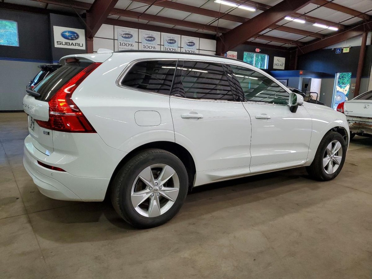 Volvo XC60, B5 Momentum