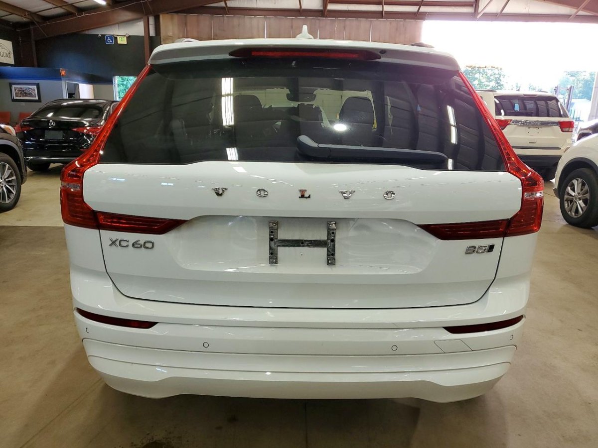 Volvo XC60, B5 Momentum
