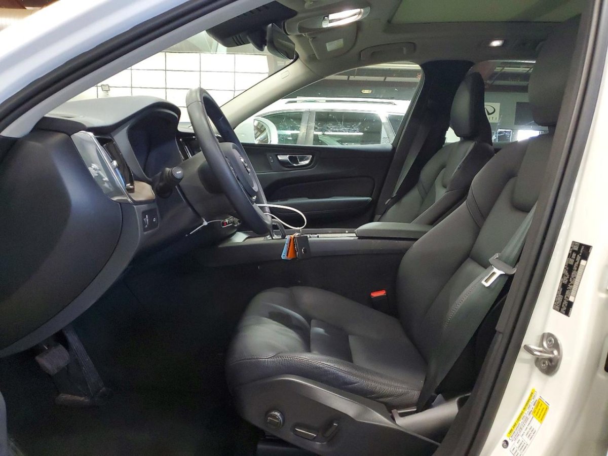 Volvo XC60, B5 Momentum