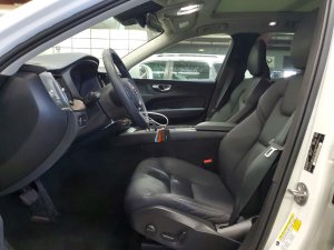 Volvo XC60, B5 Momentum