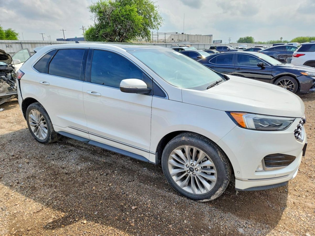 Ford Edge, Titanium