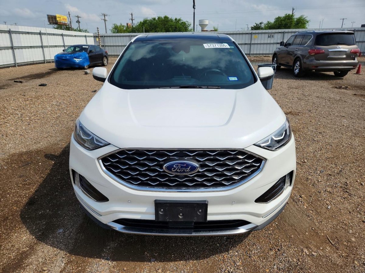 Ford Edge, Titanium