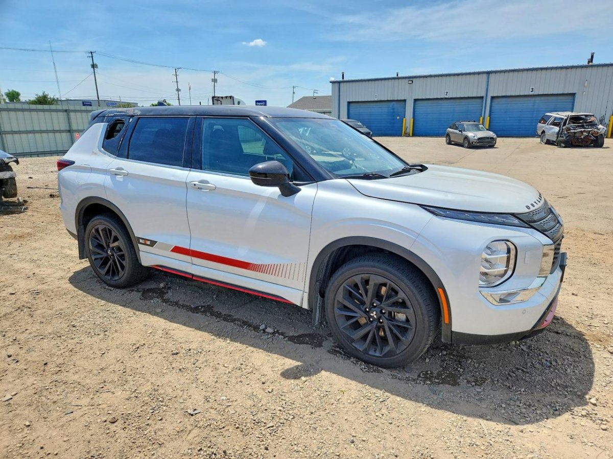 Mitsubishi Outlander, SE