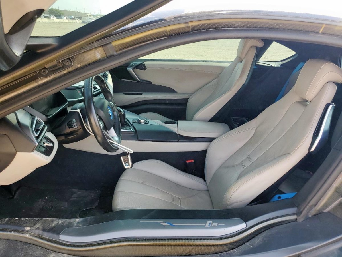 BMW I8