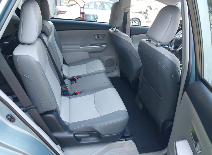 Toyota PRIUS V FOUR