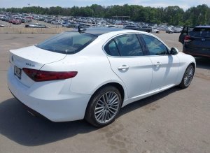 Alfa Romeo Giulia, Ti Lusso Awd