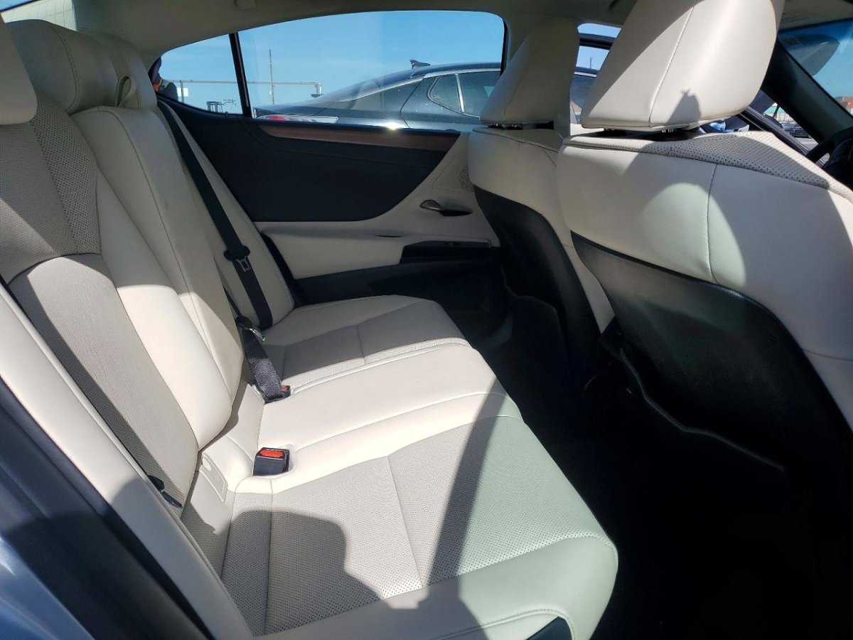 Lexus ES 300H BASE