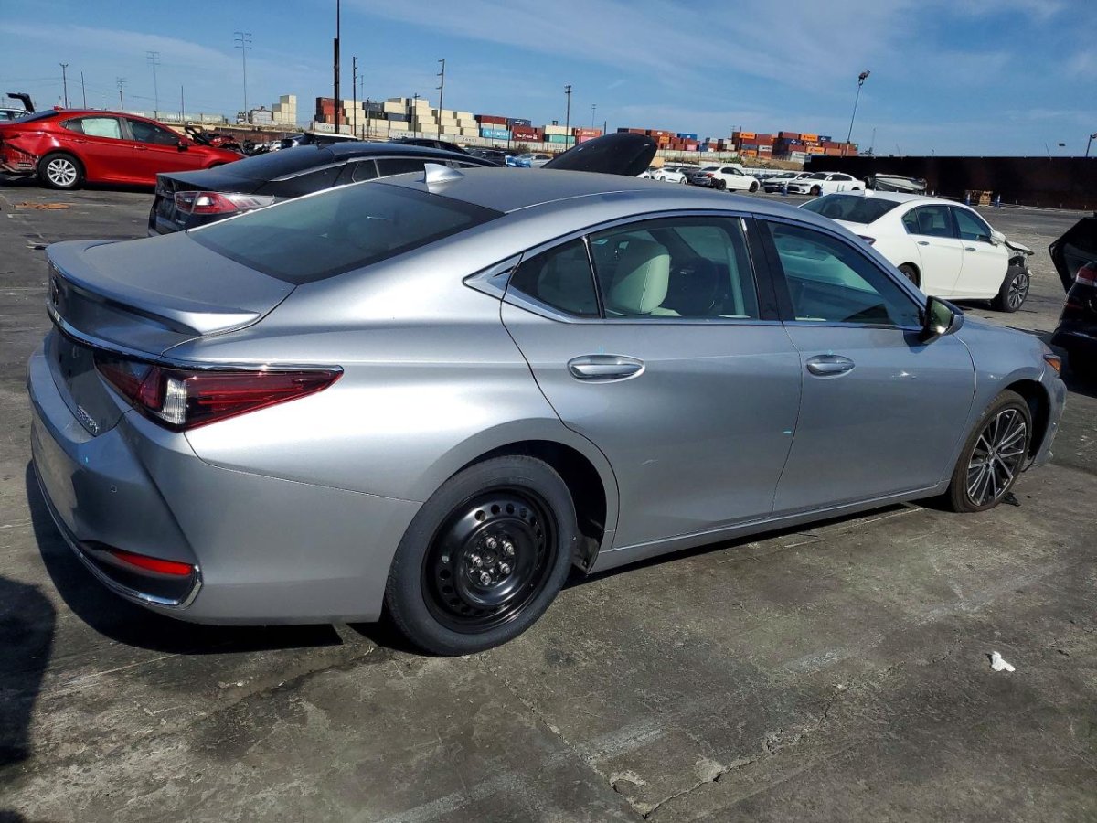 Lexus ES 300H BASE