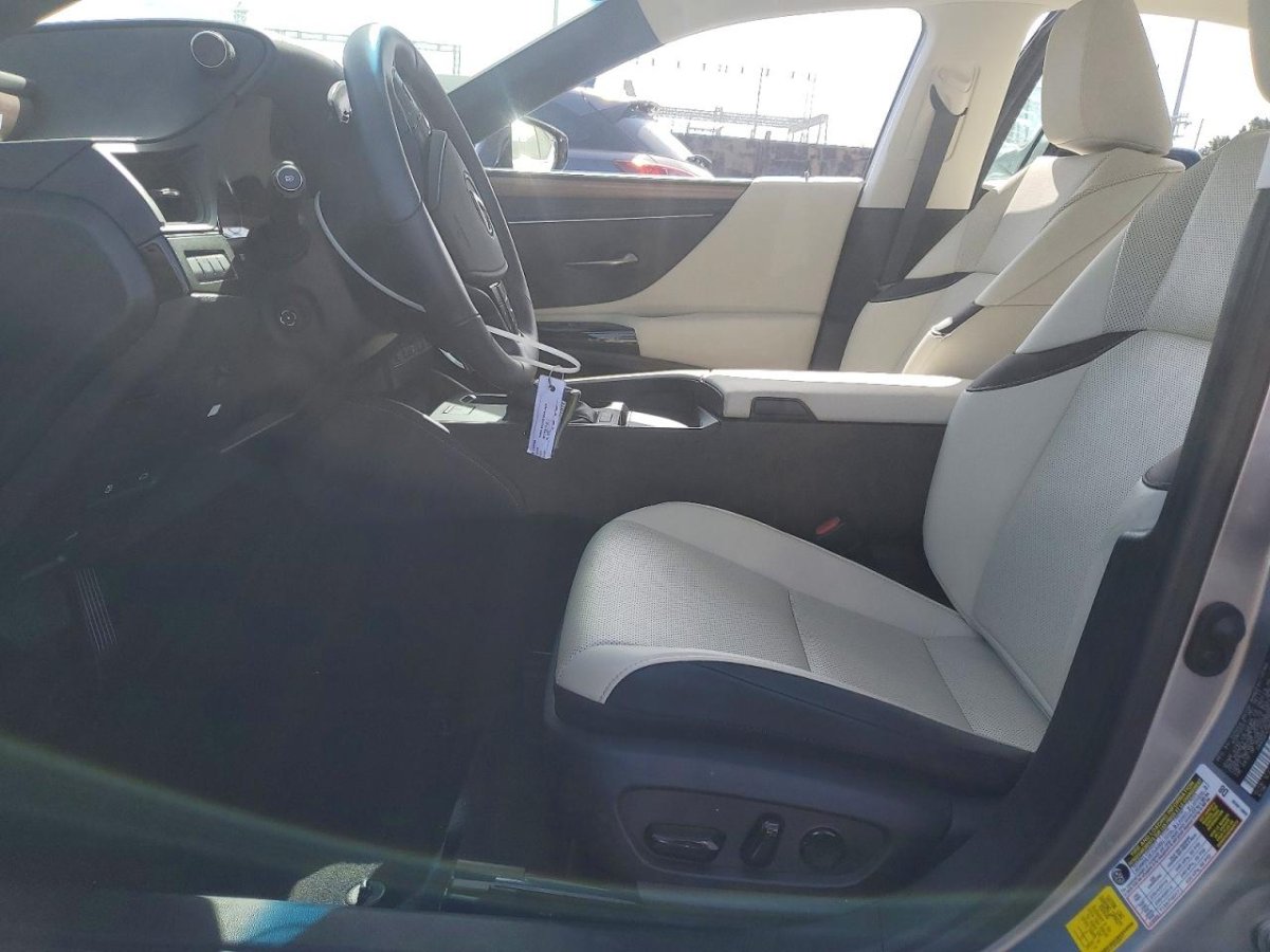 Lexus ES 300H BASE