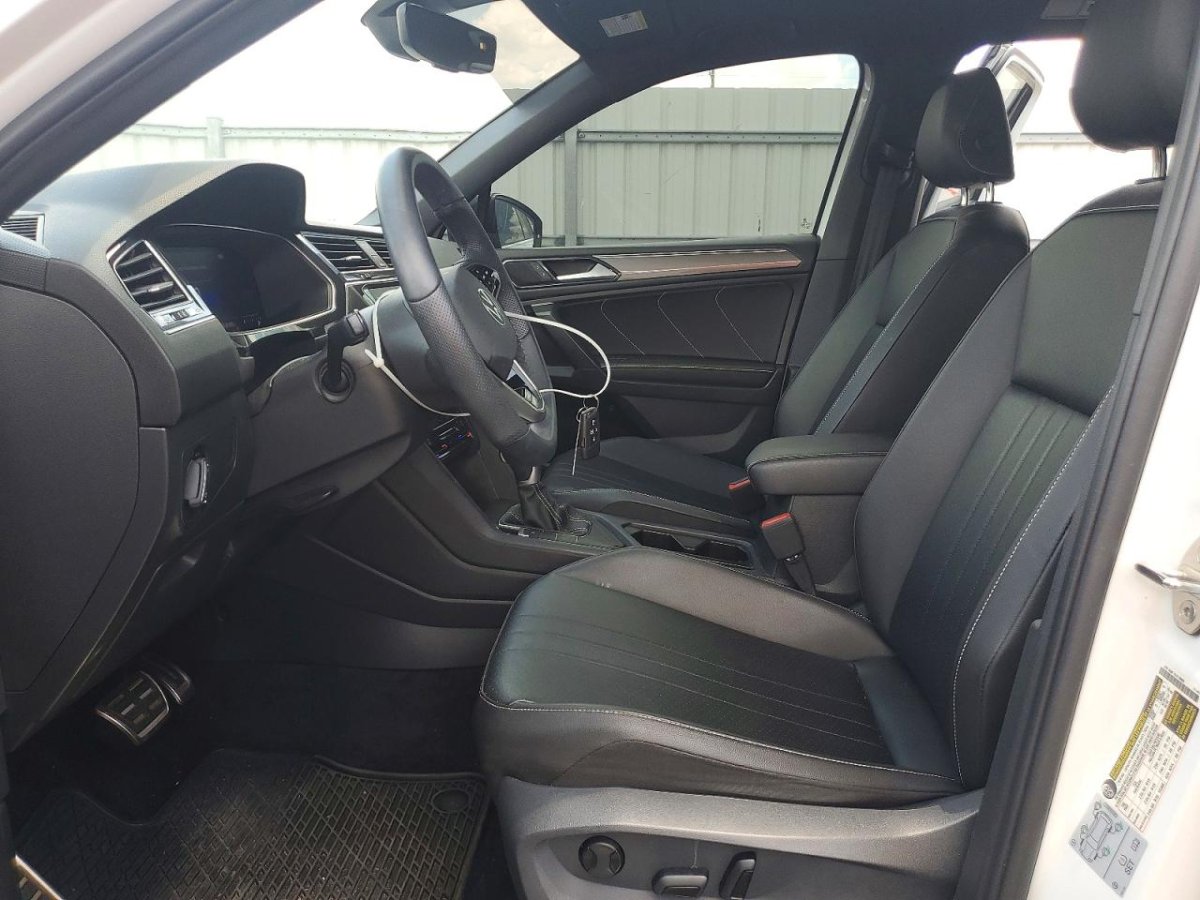 Volkswagen TIGUAN SE R-LINE BLACK