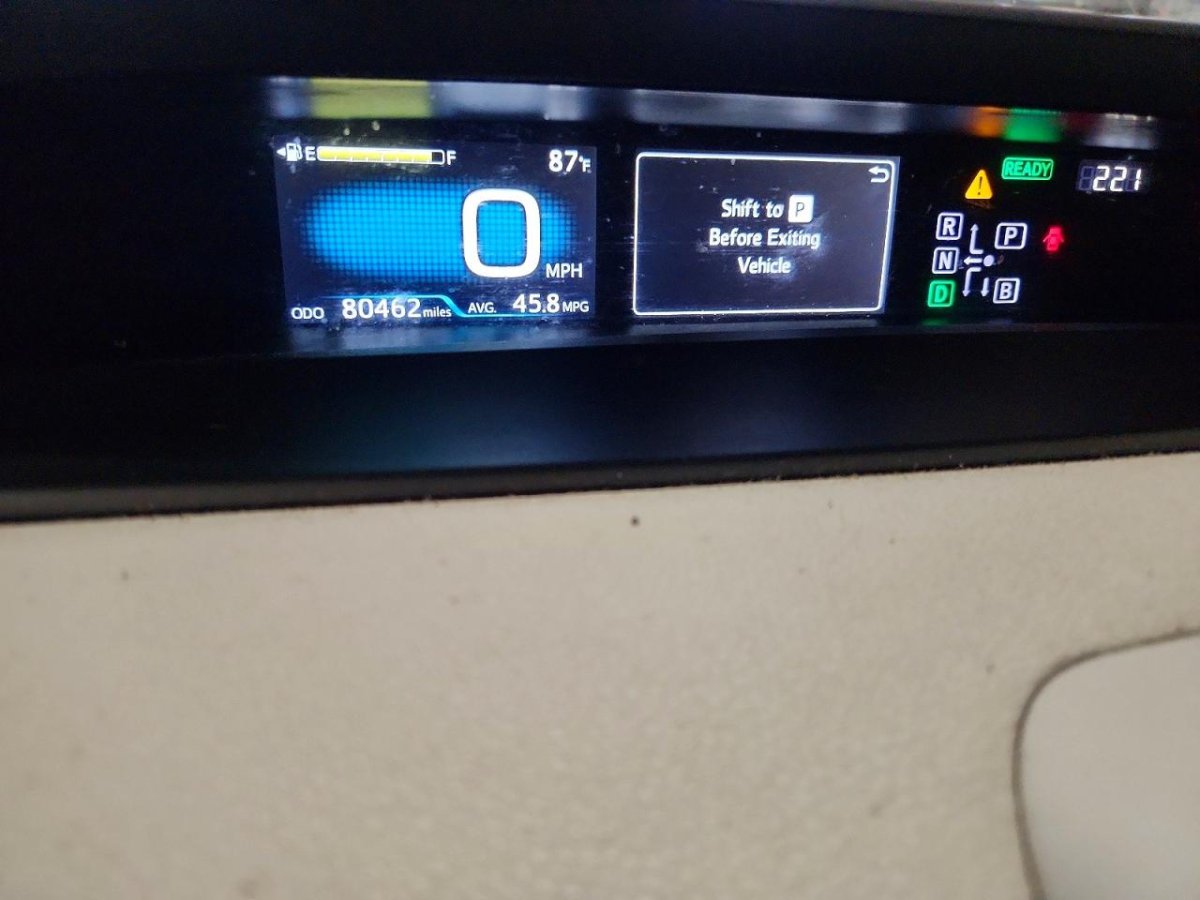 Toyota PRIUS THREE TOURING
