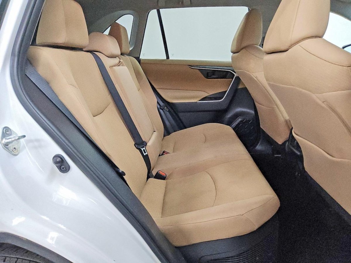 Toyota RAV4 LE