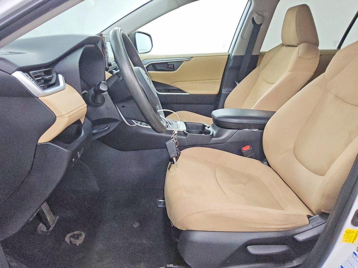 Toyota RAV4 LE
