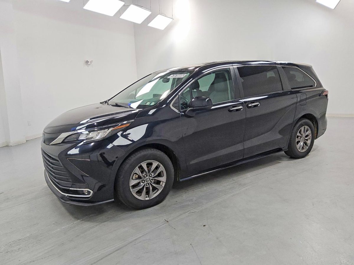 Toyota SIENNA XLE