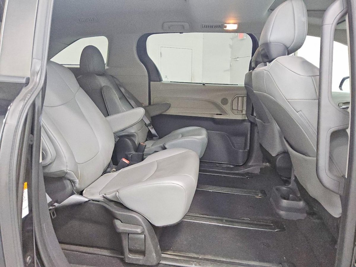 Toyota SIENNA XLE