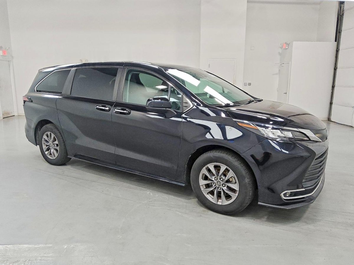 Toyota SIENNA XLE