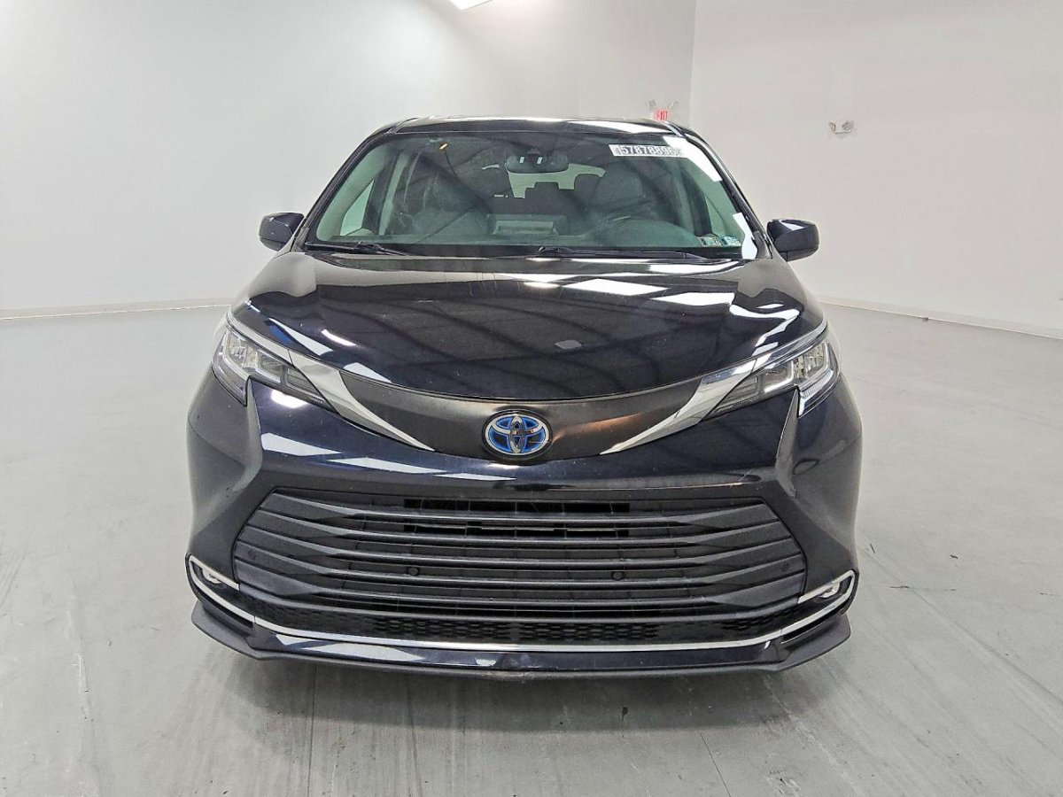 Toyota SIENNA XLE