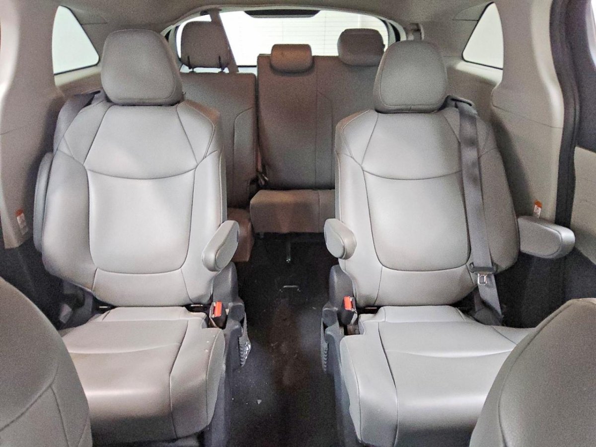Toyota SIENNA XLE