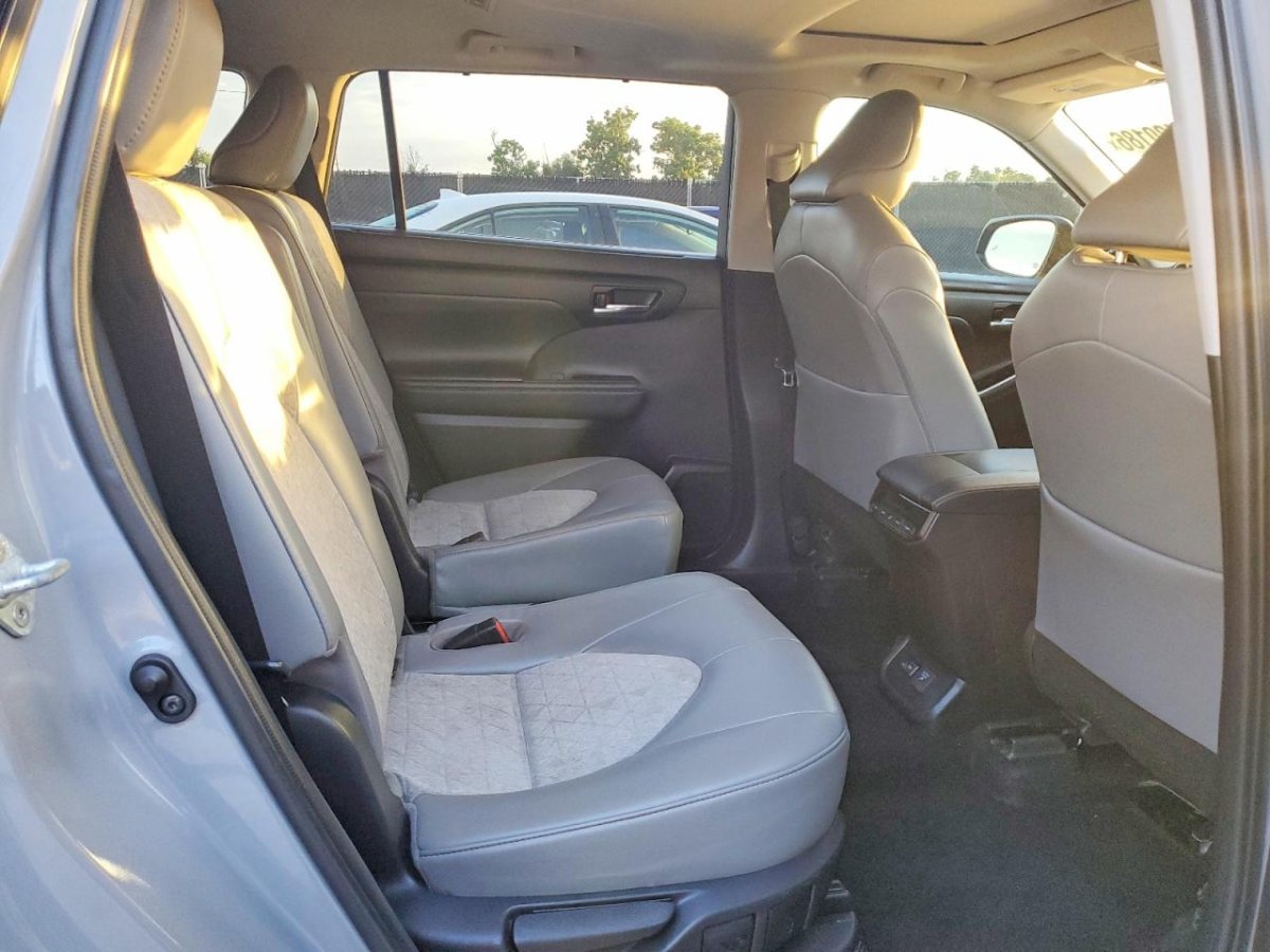 Toyota HIGHLANDER HYBRID BRONZE EDITION