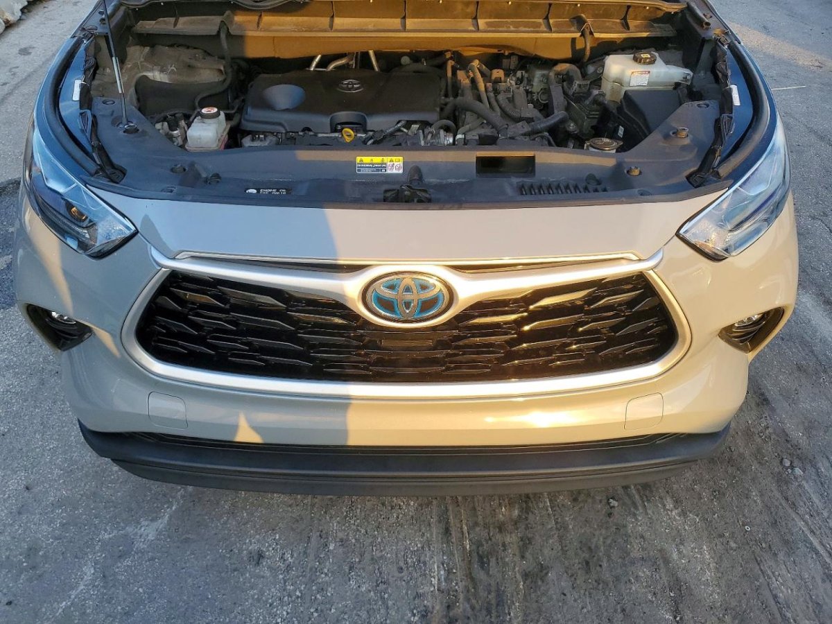 Toyota HIGHLANDER HYBRID BRONZE EDITION