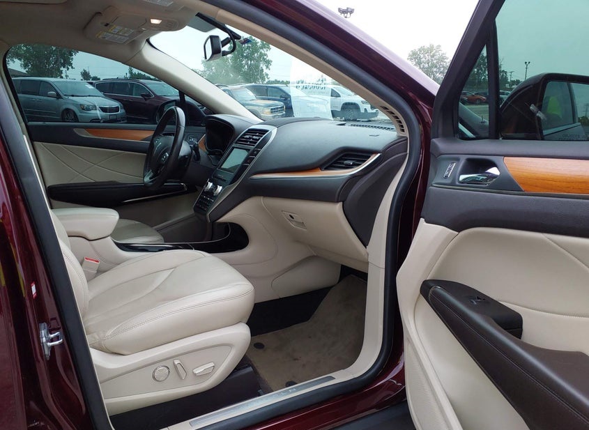 Lincoln MKC, Select
