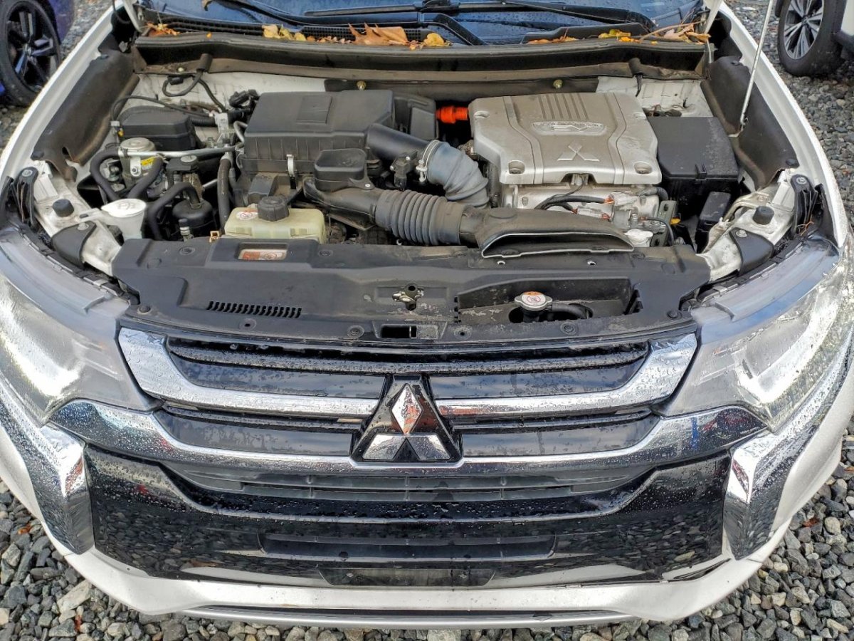 Mitsubishi 2018 Mitsubishi Outlander, SE