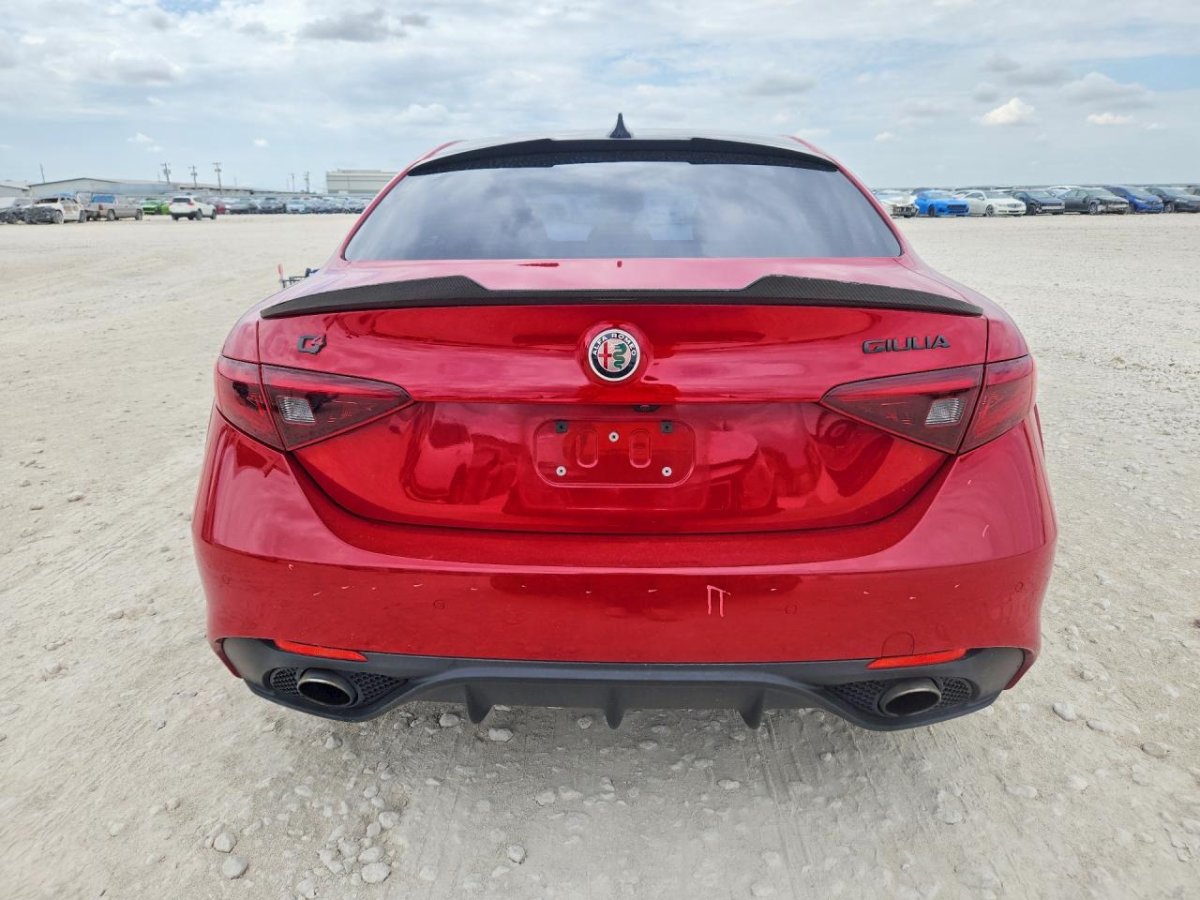 Alfa Romeo Giulia, Ti Q4