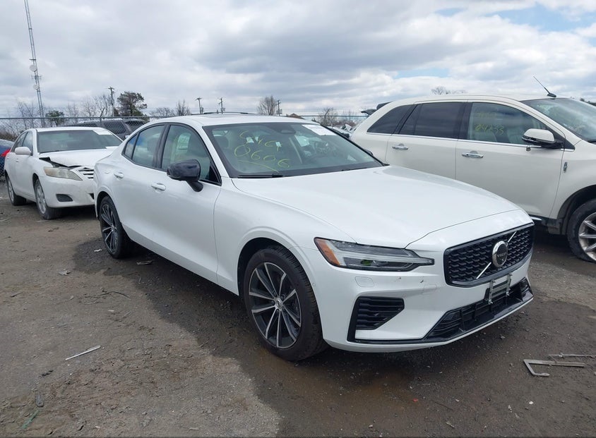 Volvo S60 Recharge Plug-In Hybrid, T8 Plus Dark Theme